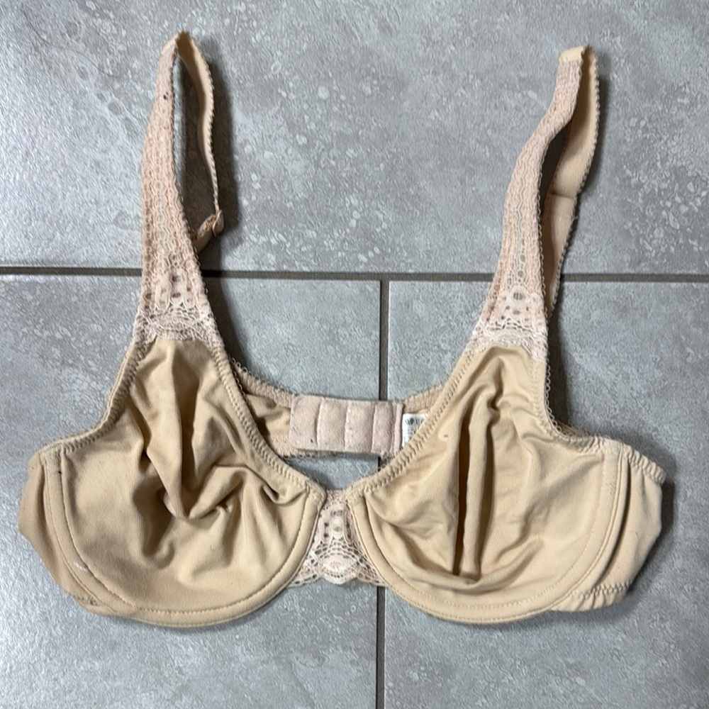 Wacoal Lace Trim Bra nude 34c STYLE # 851211 EUC.